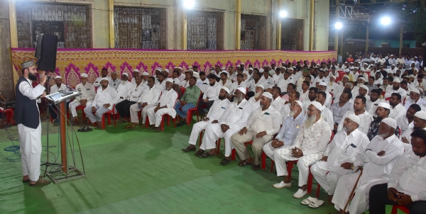 शेतकऱ्यांकडून भाकड जनावरे व कायद्याने मान्यता प्राप्त असलेले जनावर खरेदी विक्री बेमुदत बंद
