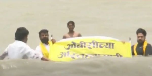 ओबीसी विद्यार्थ्यांच्या विविध मागण्यांसाठी लक्ष्मण हाकेंचे मुंबईत जलसमाधी आंदोलन