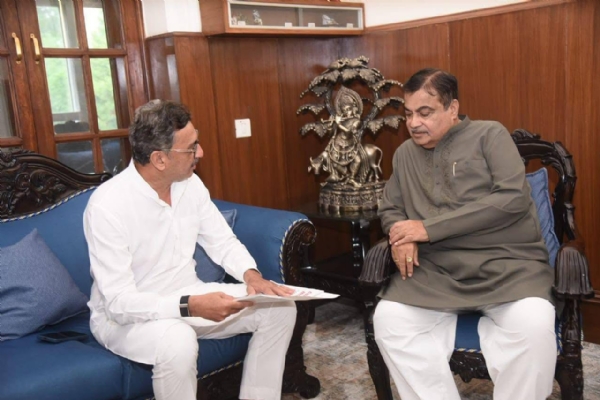 Nitin Gadkari Sambhaji Raje Chhatrapati