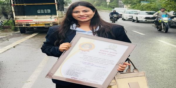 नागावच्या सरपंच हर्षदा मयेकर ग्रामरत्न पुरस्काराने सन्मानित