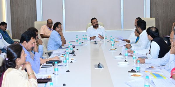 ठाणे - जिल्हा परिषदेच्या सर्व शाळांमध्ये सीसीटीव्ही बसविण्यासाठी कार्यवाही करावी - गोरे