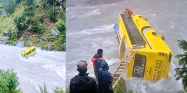 जम्मू काश्मीरमध्ये आयटीबीपी जवानांची बस सिंधू नदीत कोसळली
