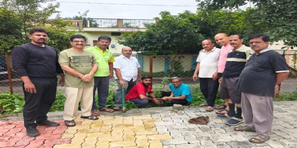 परभणी : भाग्यनगर गृहनिर्माण संस्थेच्या वतीने वृक्षारोपण