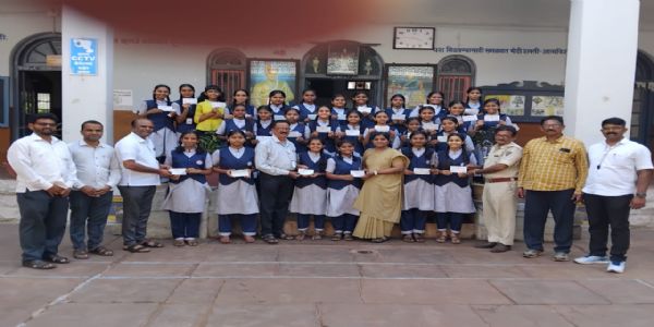 एसटी पास थेट शाळेत या योजनेचा ५ लाख २१ हजार ३५४ विद्यार्थ्यांनी लाभ घेतला - प्रताप सरनाईक