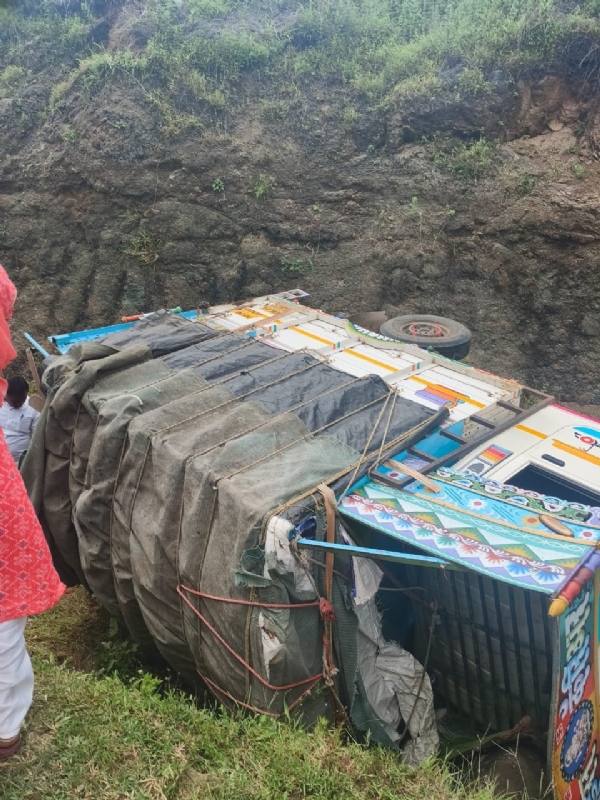 पिक अप वाहन अपघात