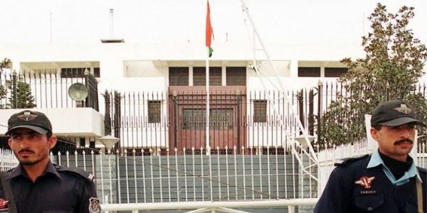 पाकिस्तानने भारतीय राजदूतांचे पाणी, गॅस पुरवठा थांबवला ; वर्तमानपत्रांवरही बंदी