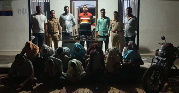 शिरखेड पोलीसांची धाड; १.५४ लाख रुपयांसह १३ जुगाऱ्यांवर कारवाई