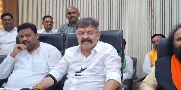 निवडणूक आयोग लोकशाहीचा खून करत आहे - जितेंद्र आव्हाड
