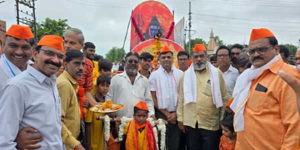 कोला : भाजपतर्फे जुनी बस्ती येथील मानाचे रथाचे पूजन!