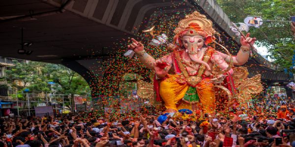 गणेशोत्सव : टिळकांच्या प्रेरणेपासून ‘राज्य महोत्सव’पर्यंतचा प्रवास