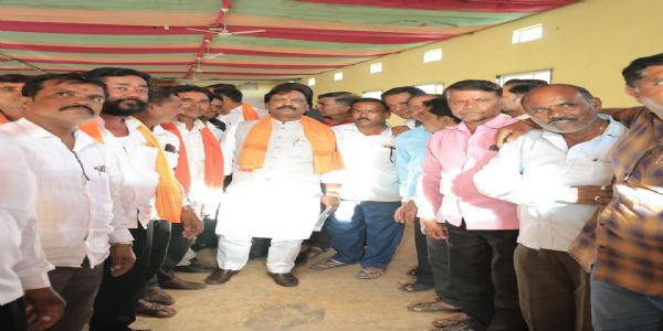 कन्नड तालुक्यातील पदाधिकाऱ्यांची विरोधी पक्षनेते यांनी घेतली बैठक