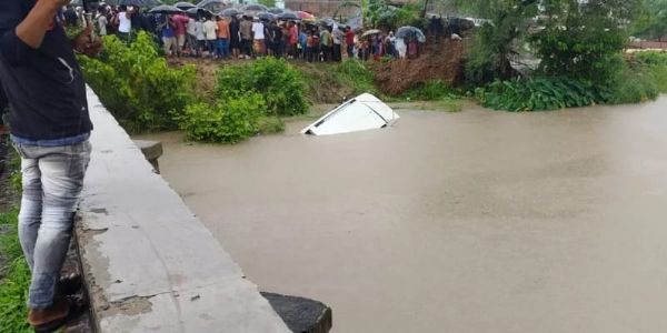 उत्तर प्रदेश: गोंडा येथे अनियंत्रित कार कालव्यात कोसळली, ११ जणांचा मृत्यू