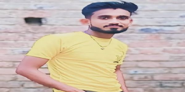 अकोला : पोहण्यासाठी गेलेल्या तिघांपैकी एक युवक वाहून गेला