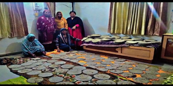 लासलगावच्या मुस्लिम महिलांकडून मराठी बांधवांसाठी भाजी भाकरीची शिदोरी