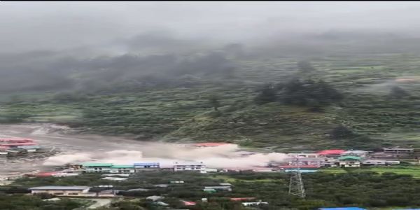 उत्तरकाशीच्या धरालीमध्ये ढगफुटी; 4 जणांचा मृत्यू तर  50 जण बेपत्ता