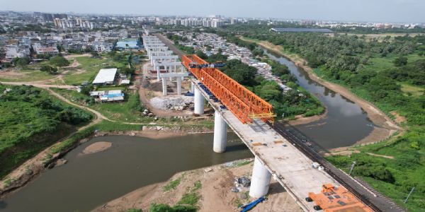 मुंबई-अहमदाबाद बुलेट ट्रेन प्रकल्पासाठी विश्वामित्री नदीवरील पुलाचे बांधकाम पूर्ण