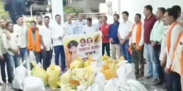 मुंबईतील आंदोलनकर्त्यांना परभणीतून दररोज शिदोरी