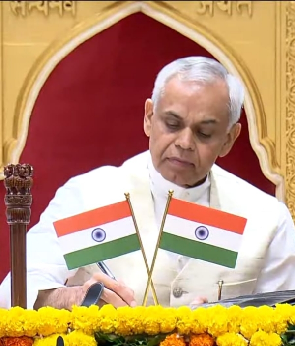 राज्यपाल आचार्य देवव्रत शपथ