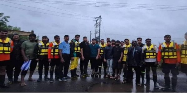 पावसामुळे थेऊर येथे घरात अडकलेल्या १५० नागरिकांची सुखरूप सुटका