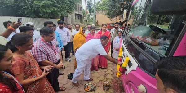 सोलापूर: कर्करोग जनजागृतीसाठी निदान वॅनचा पंढरपूर तालुक्यात उपक्रम