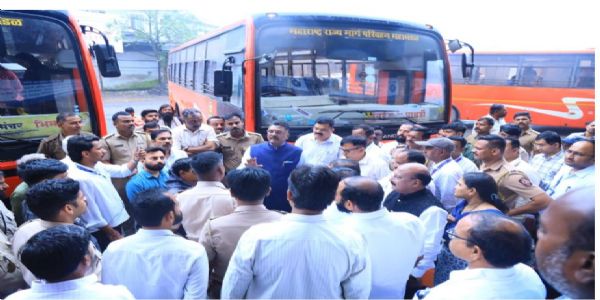 परिवहन मंत्री प्रताप सरनाईक यांची लोणावळा बसस्थानकाला भेट