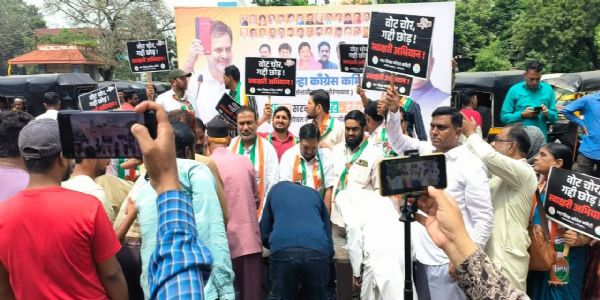 छ. संभाजीनगरमध्ये राबविण्यात आली वोट चोर, गद्दी छोड स्वाक्षरी मोहीम