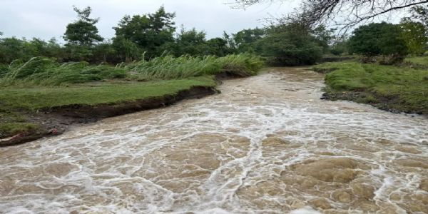 मराठवाड्यात हजारो हेक्टर शेती गेली वाहून