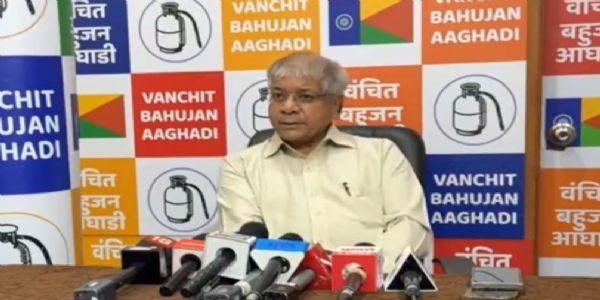 प्रकाश आंबेडकरांची पंतप्रधानांवर विखारी टीका