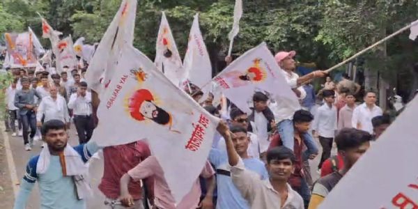 अमरावती जिल्हाधिकारी कार्यालयावर सकल बंजारा समाजाचा आक्रमक मोर्चा