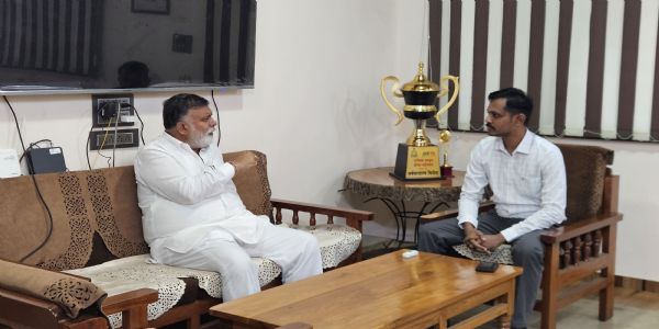 नाशिक - बिबट्याच्या हल्ल्याप्रकरणी उपवनसंरक्षक सावर्डेकरंबरोबर खासदार वाजेंची बैठक