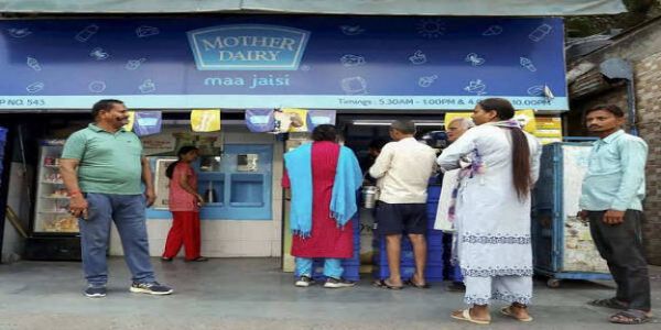 मदर डेअरीचे टेट्रा पॅक दूध आजपासून प्रति लिटर २ रुपयांनी स्वस्त