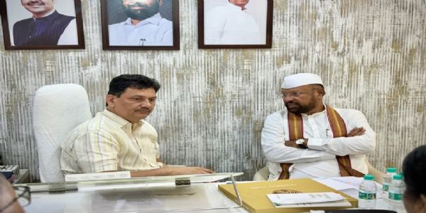 आरोग्य मंत्री प्रकाश आबिटकर यांची शिवसेना आमदार सत्तार यांनी भेट घेतली
