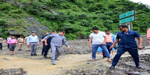 डेहराडूनमध्ये पावसाचा कहर; पंतप्रधान आणि गृहमंत्र्यांनी मुख्यमंत्र्यांकडून घेतली माहिती