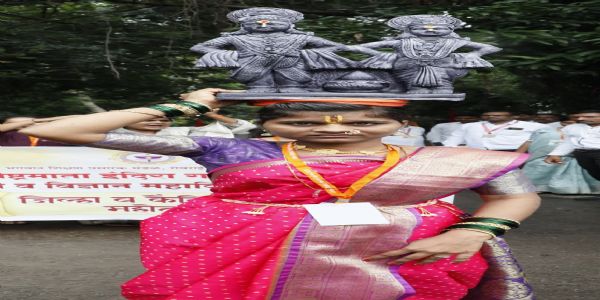 युवक महोत्सवाचे थाटात उद्घाटन; मानपत्र देऊन कुलगुरुंचा गौरव