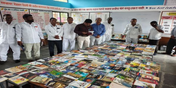 मुक्तीसंग्राम दिनानिमित्त जनक्रांती व हुतात्मा संतराम कांगठीकर वाचनालयात भव्य ग्रंथप्रदर्शन