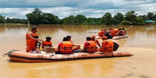 लातूर : पुलावर अडकलेल्या ऑटोला पुराचा फटका; सीआयएसएफ जवानासह दोघे वाहून गेेले