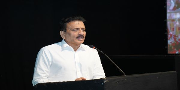 ठाकरे ब्रँड हद्दपार - गिरीश महाजन