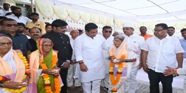 मुखेडमधील स्वातंत्र्यसैनिकांच्या कुटुंब सदस्यांचे भाजपा आ. तुषार राठोड यांच्या हस्ते यथोचित सन्मान