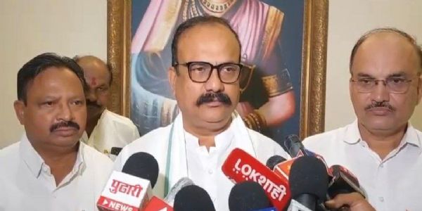 फडणवीस यांना त्यांच्या जॅकेटच्या खिशात सत्ता पाहिजे - हर्षवर्धन सपकाळ