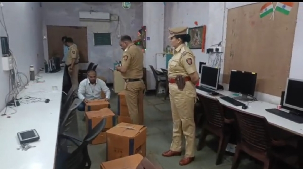 शहरात अवैध कॉलसेंटरवर  ग्रामीण पोलिसांचा छापा  ; २ जण अटक ,  २४ लाख ३२ हजार रुपये किमतीचे कॉम्प्युटर, लॅपटॉप, मोबाईल व सिमकार्ड जप्त