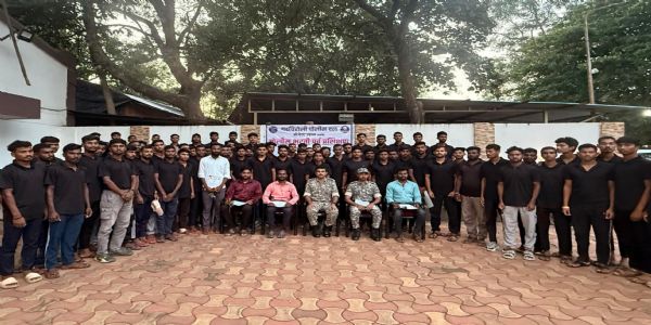 पोलीस दादालोरा खिडकी उपक्रमातून प्रशिक्षण घेतलेल्या विद्यार्थ्यांचा निरोप समारंभ