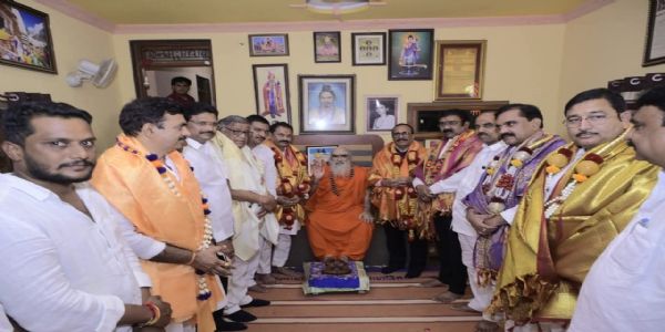 खा. गोपछडे यांची धार्मिक अनुष्ठानाला भेट, सावेंचीही हजेरी