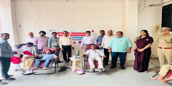 अकोला - रेडक्रॉस व डॉ. हेडगेवार रक्तपेढीतर्फे रक्तदान जागृती मोहिम