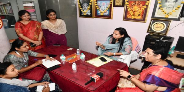 छ. संभाजीनगर - भगवान बाबा बालिकाश्रमास डॉ.नीलम गोऱ्हे आणि आदिती तटकरे यांची भेट