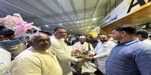 हरिभाऊ बागडे यांचे विमानतळावर भाजपच्या नेत्यांनी केले स्वागत