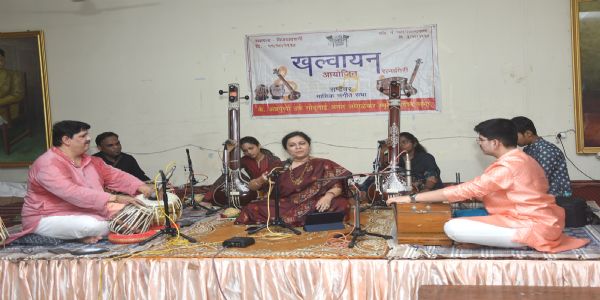 रत्नागिरी : खल्वायन मासिक संगीत सभेत मुग्धा सामंत यांचे भारदस्त गायन
