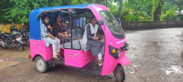 ई-पिंक रिक्षा उपक्रमातून महिलांना स्वावलंबनाची नवी दिशा  अतिरिक्त आयुक्त शिल्पा नाईक