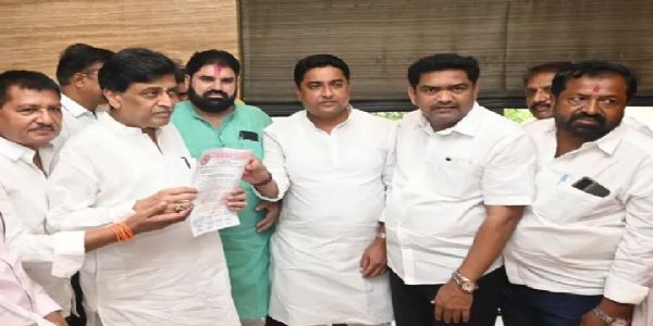 बंजारा समाजाच्या आरक्षणासाठी अशोक चव्हाण यांची आ. तुषार राठोड यांनी घेतली भेट