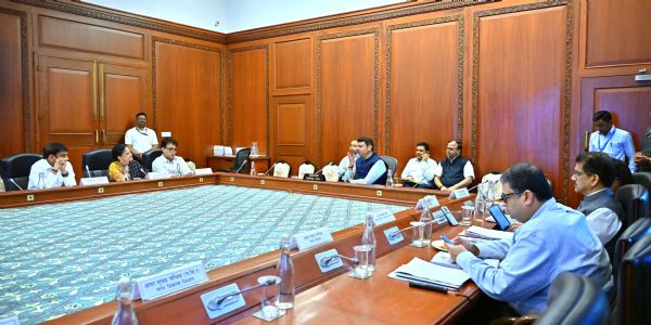 कुंभमेळ्याच्या पार्श्वभूमीवर शिर्डी विमानतळावरील विमानांच्या ‘पार्किंग’ ची सुविधा वाढवा - मुख्यमंत्री