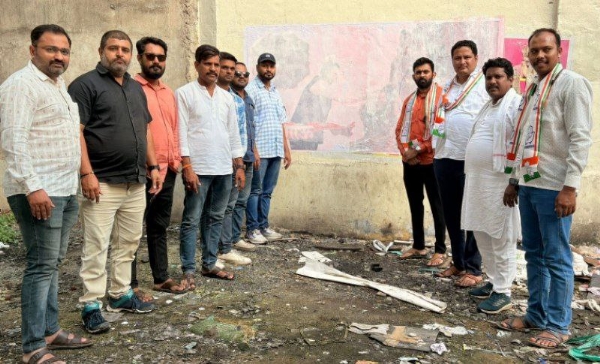 मनपा प्रशासन रंगविले अवमानकारक पद्धतीने लागलेले शिवछत्रपतींचे पोस्टर्स  शहर युवक कॅांग्रेसच्या ठिय्या आंदोलनाला यश